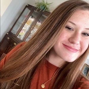 Meet the Posher, Ainsley